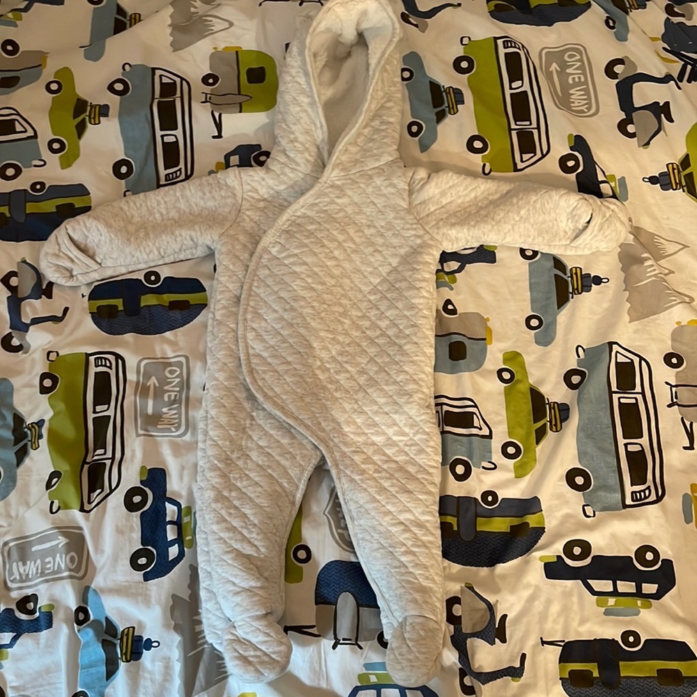 Carter’s one piece autumn suit size 9months